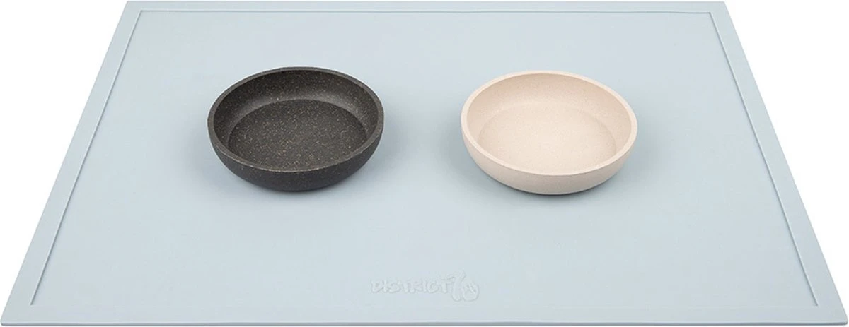 District 70 SERVE – Placemat Voor Honden En Katten – Matcht Met De BAMBOO Voerbakken – Merengue, Ice Blauw En Donker Grijs – 50 X35 Cm – Ice Blauw 1 District 70 SERVE – Placemat Voor Honden En Katten – Matcht Met De BAMBOO Voerbakken – Merengue, Ice Blauw En Donker Grijs – 50 X35 Cm – Ice Blauw