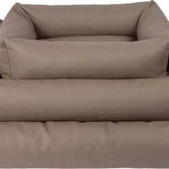 District 70 URBAN – Stoere Design Hondenmand – Imitatie Leer – Verkrijgbaar In Drie Maten – Donkergrijs, Latte Of Taupe – Kleur: Latte, Maat: S – 60 X 44 X 15 Cm