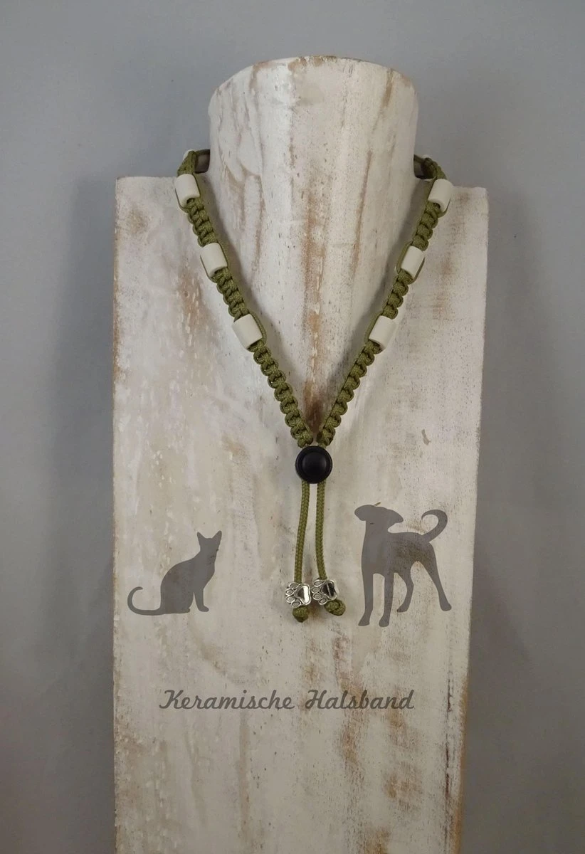 Keramische Halsband (dé Natuurlijke Teken Bestrijding) Mosgroen Maat L 1 Keramische Halsband (dé Natuurlijke Teken Bestrijding) Mosgroen Maat L