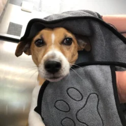 N4dogs – Hondenhanddoek – Honden Handdoek – Microvezel Handdoek – Handdoek Hond – Droogdoek Hond – Dierendeken – Sterk Absorberend – Handdoek Met Zakken – Grijs – 66 X 23 Cm